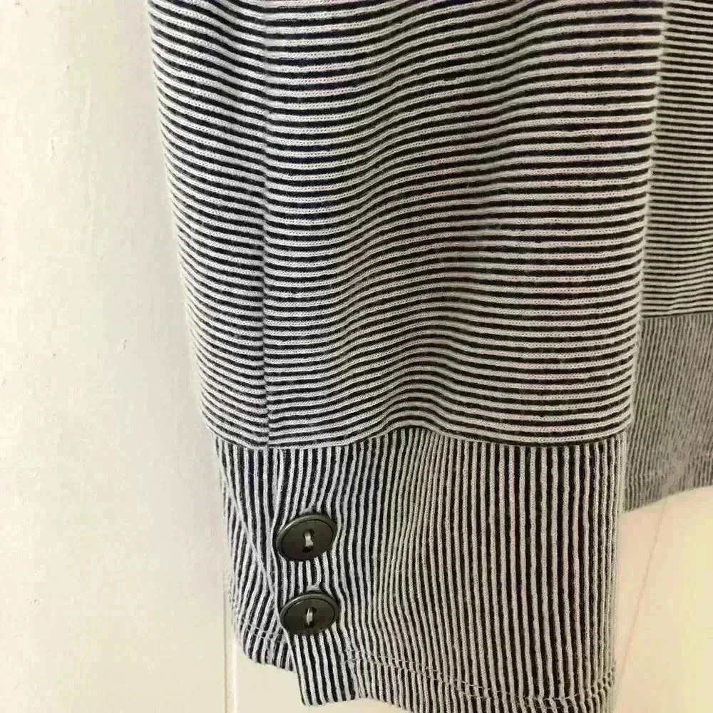 Christian Siriano Women's Striped Sleeveless Navy Blue & White Top Blouse Size S - Picture 4 of 6